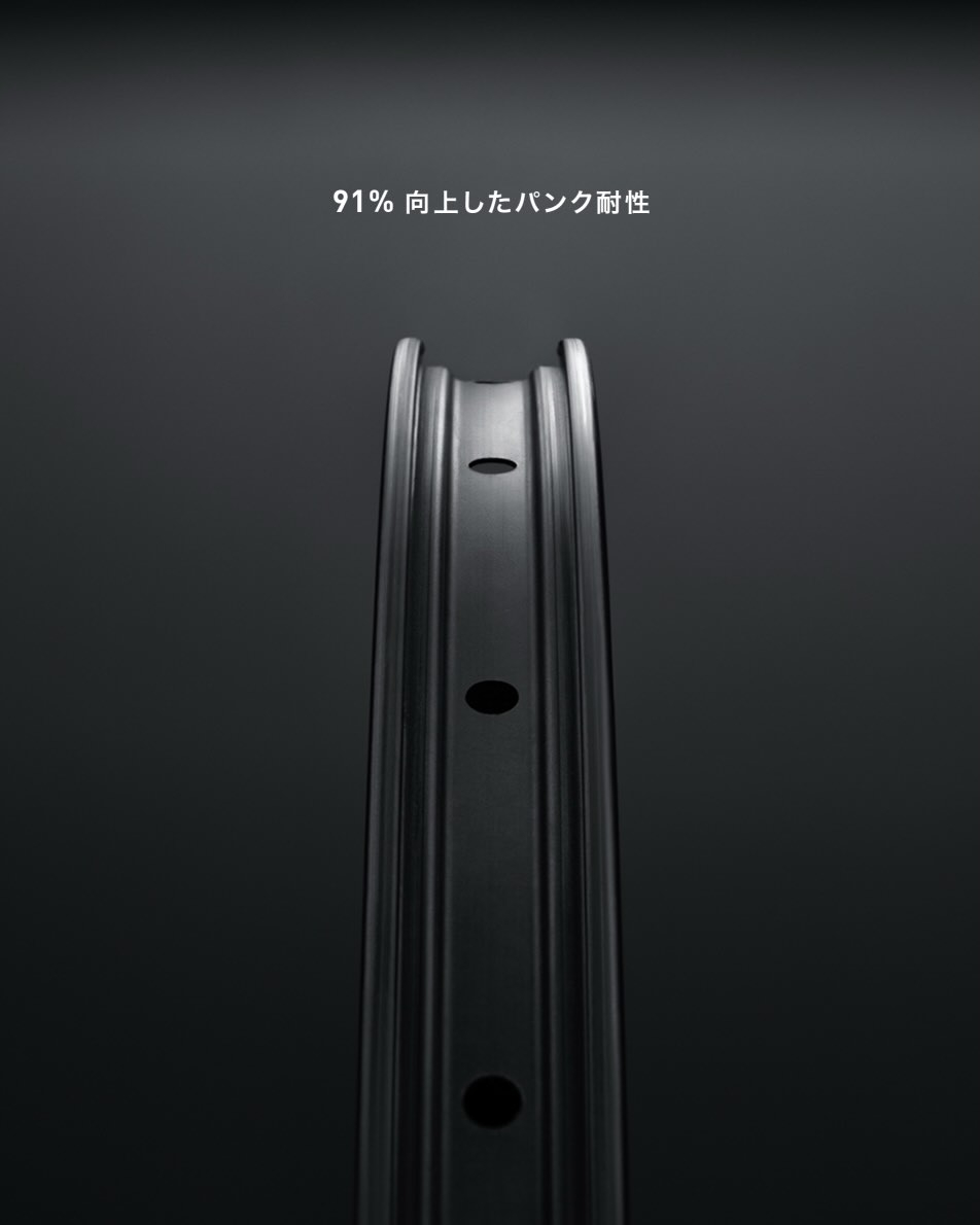 フラット形状が導く、最速のグラベルホイール。