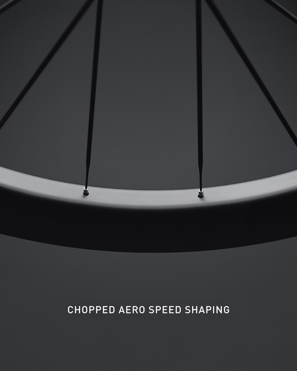 フラット形状が導く、最速のグラベルホイール。