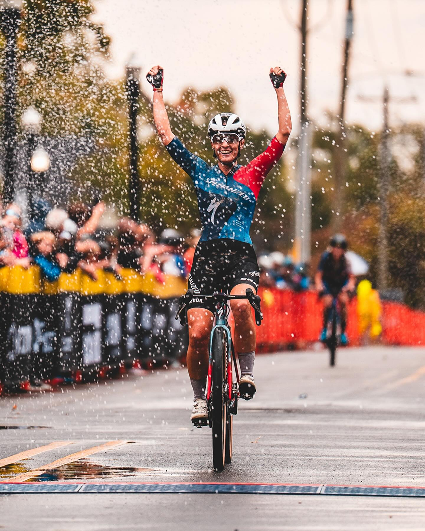 フラット形状が導く、最速のグラベルホイール。