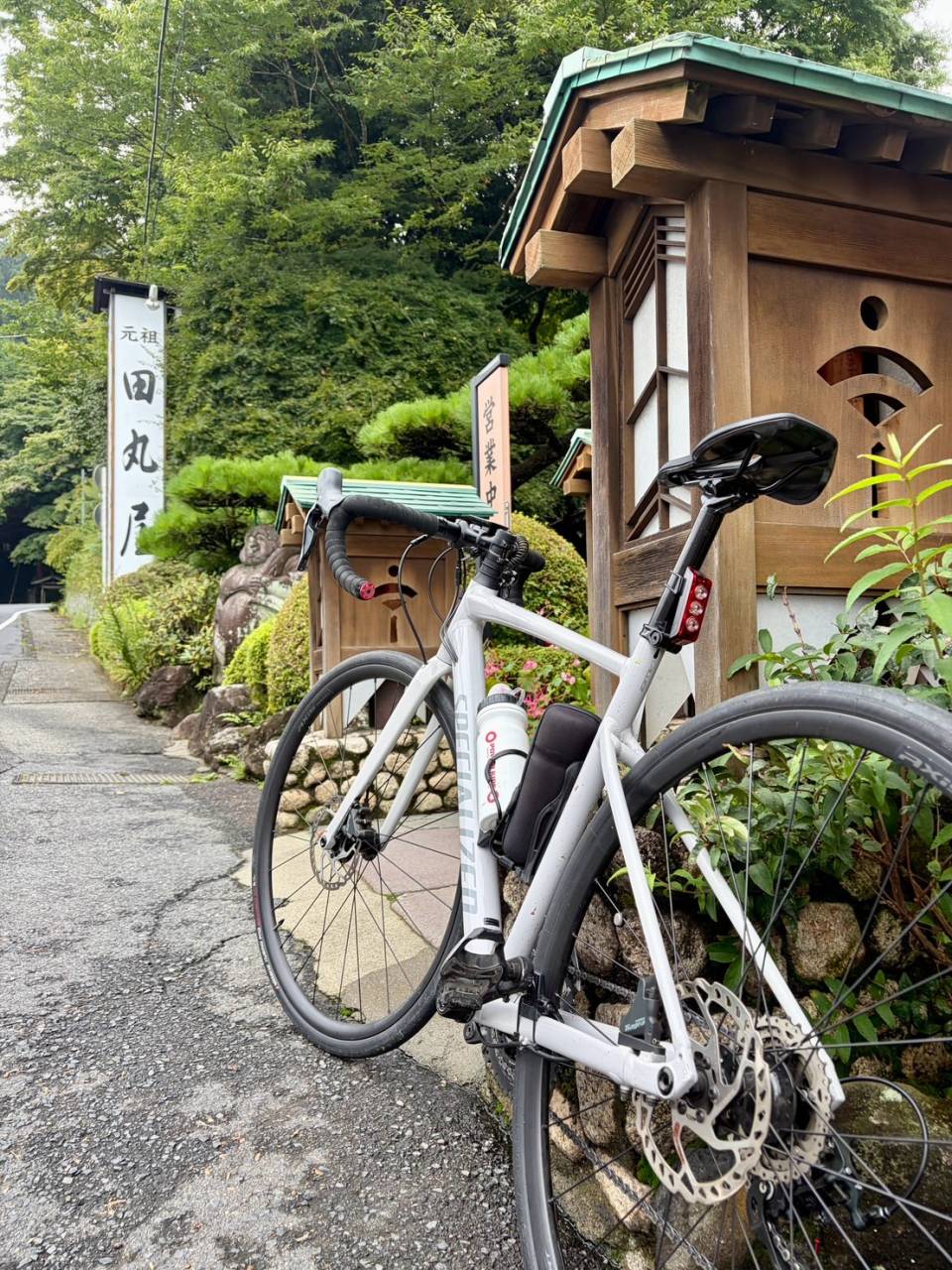 雨の隙間をぬってライドを楽しむエリオちゃんの投稿をご覧くださ...