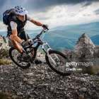E-MTBなら、遊べる山がもっと広がる。 「楽をする自転車」ではなく「もう一本遊べる自転車」