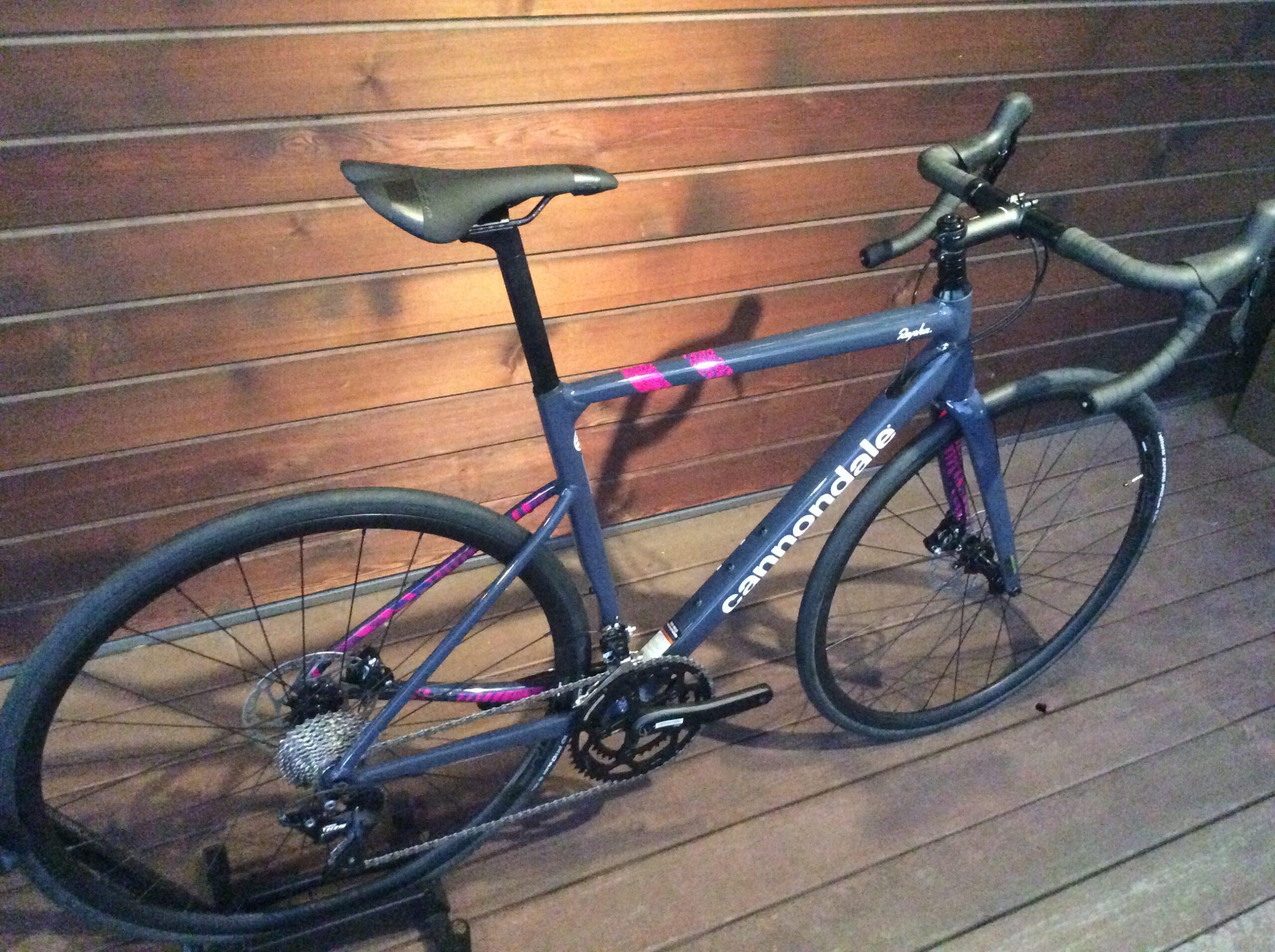 CANNONDALE]ロードバイク、クロスバイク共に展示中です